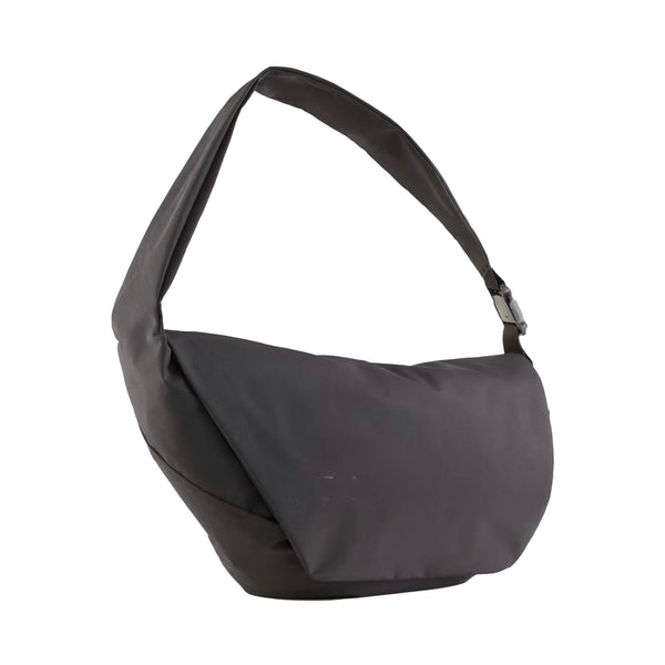 HELIOT EMIL ブラックボディバッグ Puma x HELIOT EMIL Sling Bag Black | SNEAKERBOX